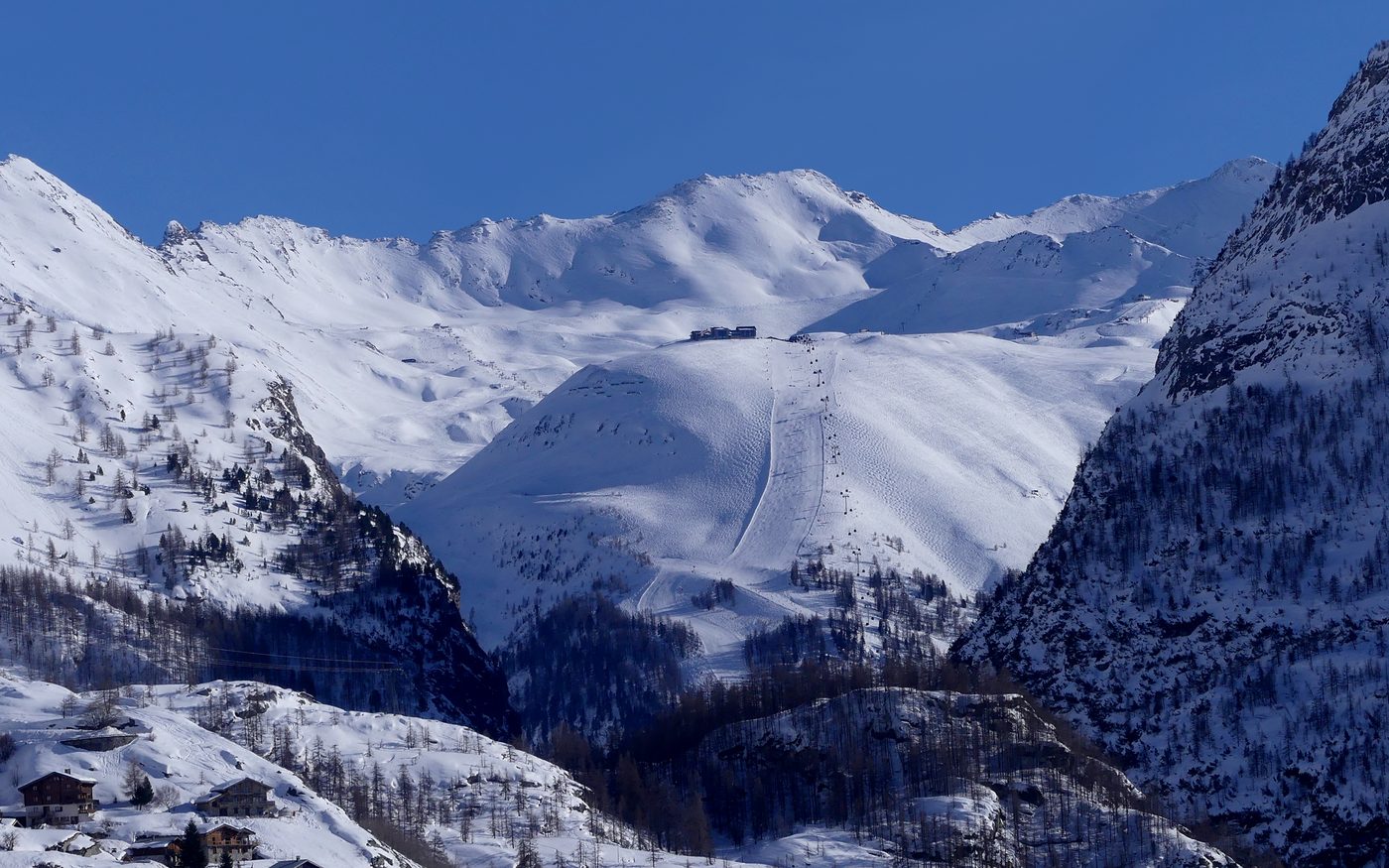 The Solaise slopes above Val d'Isère in winter